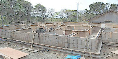立テ山の家　基礎