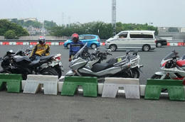 ４