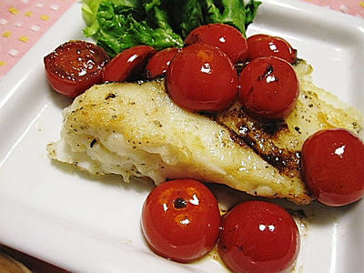 タラのワイン蒸しミニトマトソース