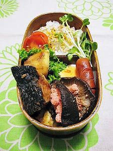 曲げわっぱで12月２日のお弁当