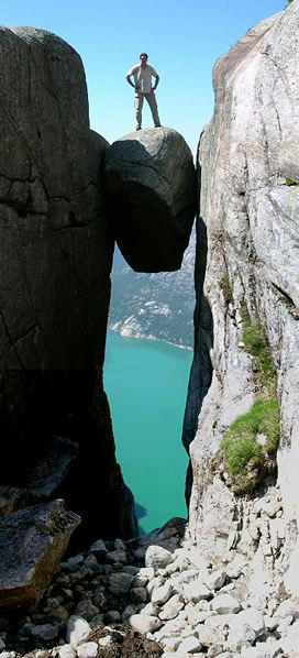 272px-Image-Kjeragbolten.jpg