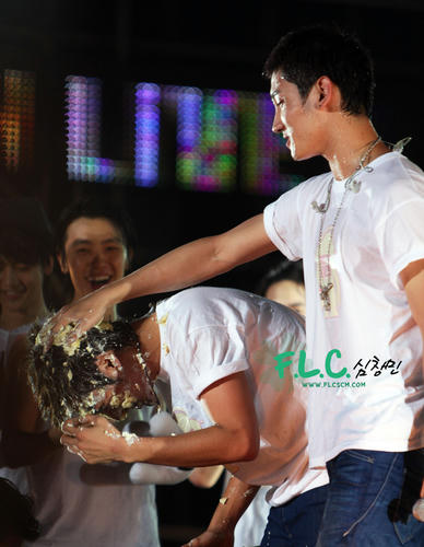 090207uknow7ea8.jpg
