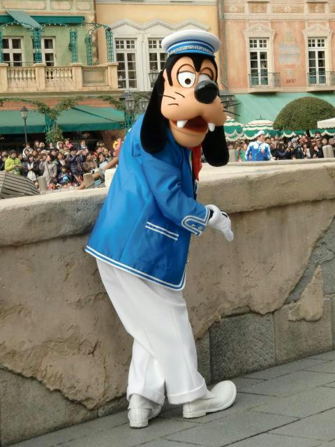 ふりむき海の男。