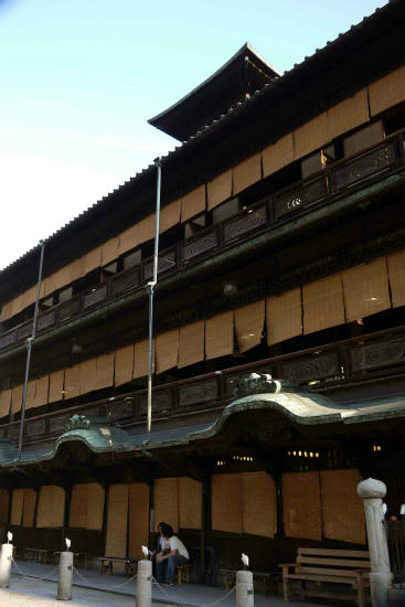 d0311013.jpg