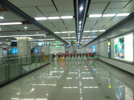地下鉄駅構内1