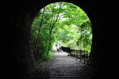 トンネルを抜けると