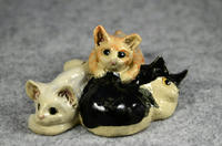 家鴨窯279号　３匹の群れ猫（ちゃりてぃ猫だらけ展）