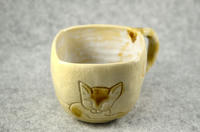 家鴨窯283号　飴釉彫り猫マグカップ