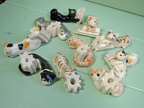 家鴨窯637号 ちくわぶ猫箸置き Halbum 陶芸作品アルバム
