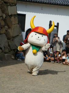 お昼だし、ハンバーガー食べたいにゃん