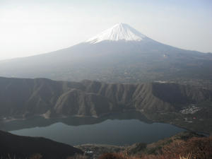 雪頭ヶ岳からの富士山と西湖