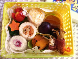 いろいろサンドロール弁当☆