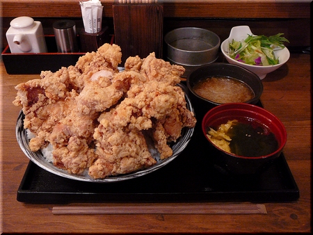 でか盛り唐揚げ丼（特盛り）