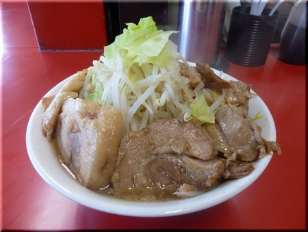 ラーメン(並・ブタ・ヤサイ)