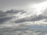暗い雲の流れる空