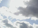 02/日の当たる雲