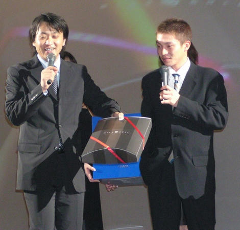 角田騎手スーツ姿１