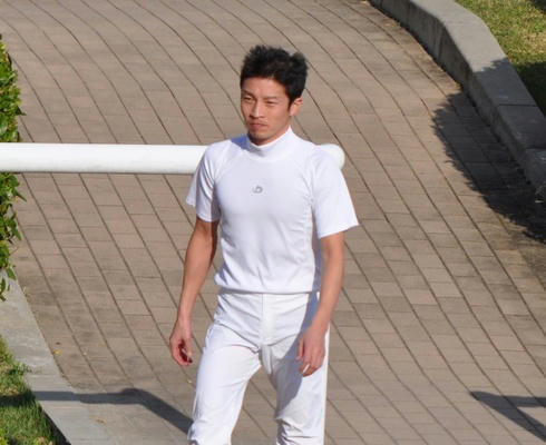 角田騎手となぞのブランド