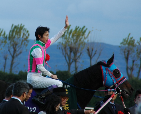 ついにマイルCSを制した武豊騎手と、サダムパテック号