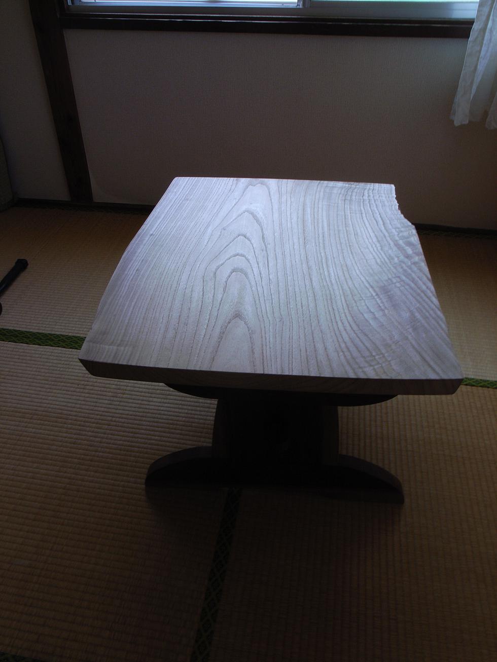桐とウォールナットのテーブル