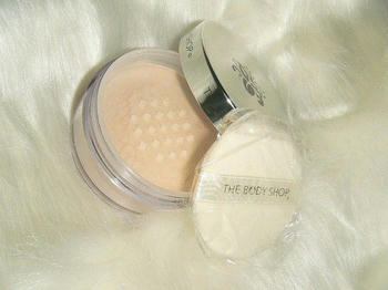 THE BODY SHOP　フロステッドスパークルコレクション　アイスドボディパウダー01