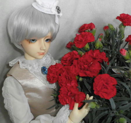 俯き加減が美しい。