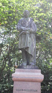 アンデルセン公園　アンデルセン像
