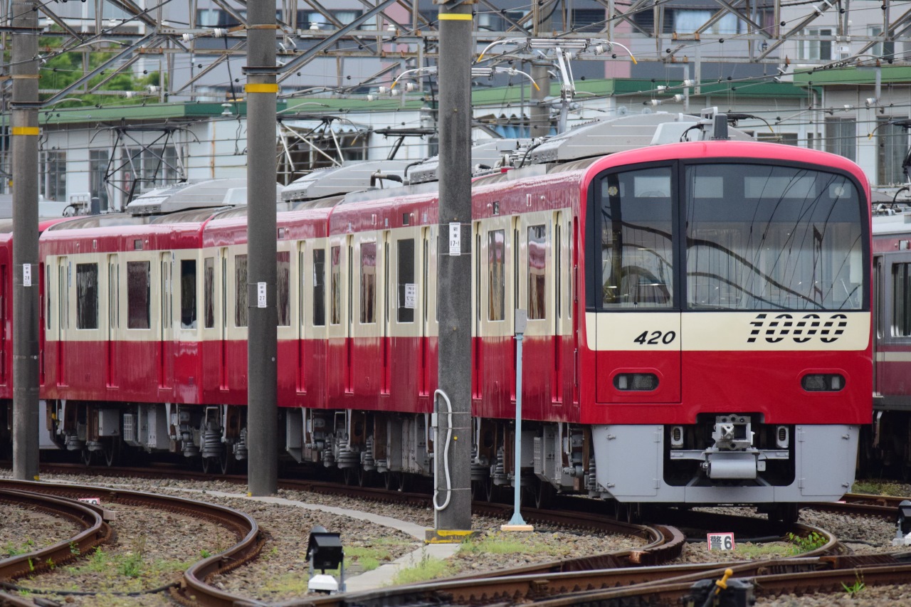 京急新1000形1417編成主回路更新車の床下機器を観察する｜Kojicstageが 