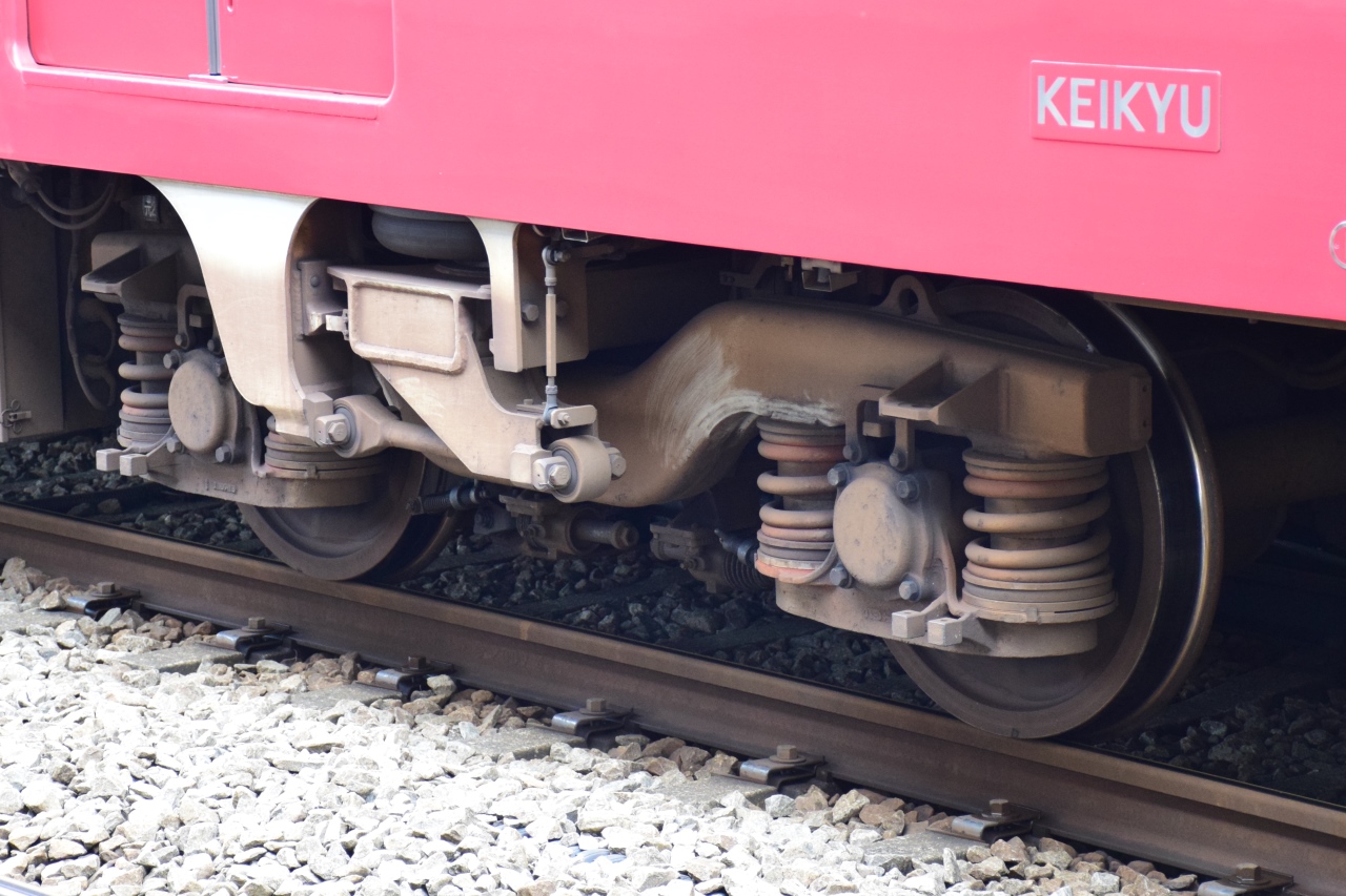 京急車の台車に汚れを拭った跡が付いている件｜Kojicstageが何か