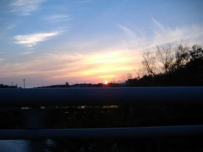 車からの夕陽