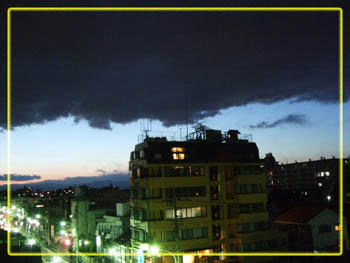 やな雲だ…