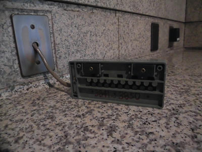 東証電話接続端子