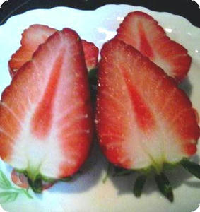苺を切ってみました