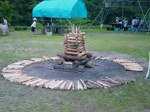 キャンプファイヤーの用意もできていました。