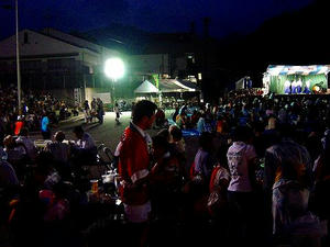 ふれあいまつり、夜
