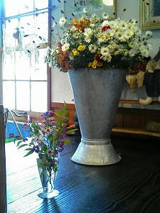 野の花をポン！と・・・。