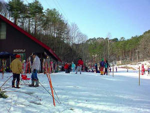 カケズハイランドヒュッテ前