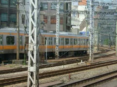 神田駅を出発中央線E233系