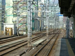 神田駅２番線ホームの風景