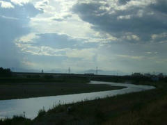 多摩川の空
