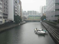 霊岸橋から日本橋川を望む
