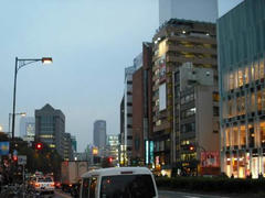 青山通りから渋谷方面