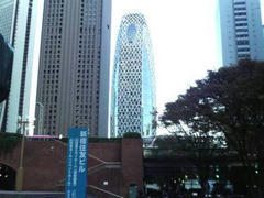 新宿の奇妙なビル