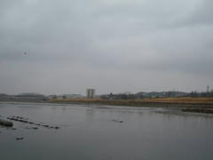 多摩川の曇り空