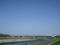 多摩川・紺碧の空