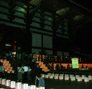 東大寺大仏殿の万燈供養１