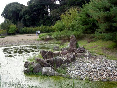 東院庭園の池