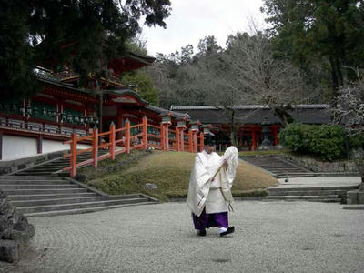 まず、神事が行われます。