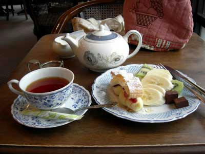 こんな感じでポットでお茶が出てきます。