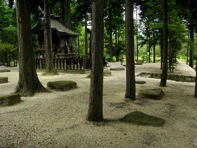 ここにも神社がありますが……